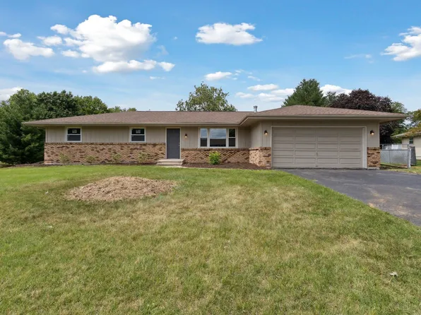 6282 Schaumburg Ln, Roscoe, IL 61073