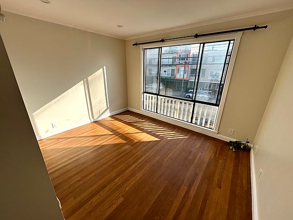 5th image of 155 Sickles Ave