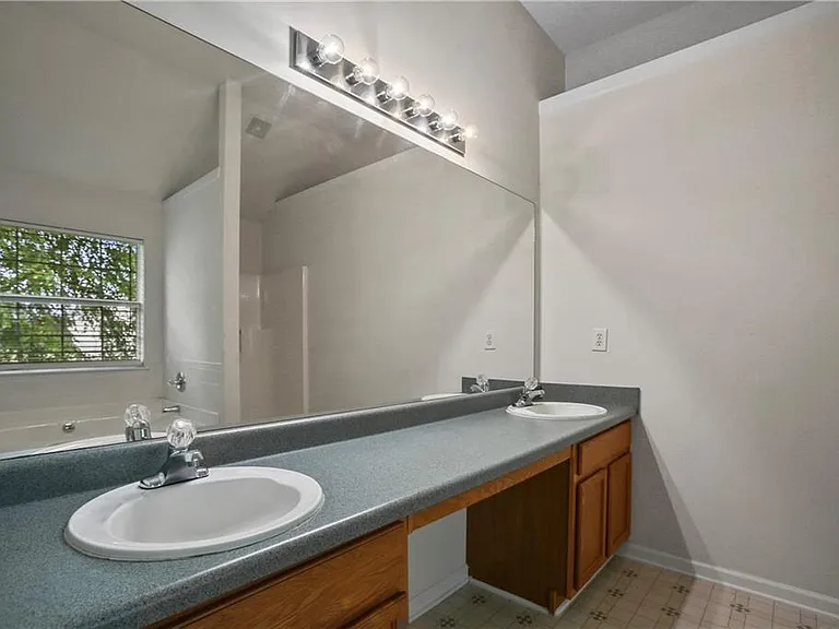 2224 Eagles Nest Cir — Photo 34