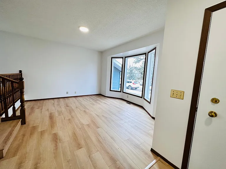 91 Riverbrook Way SE — Photo 3