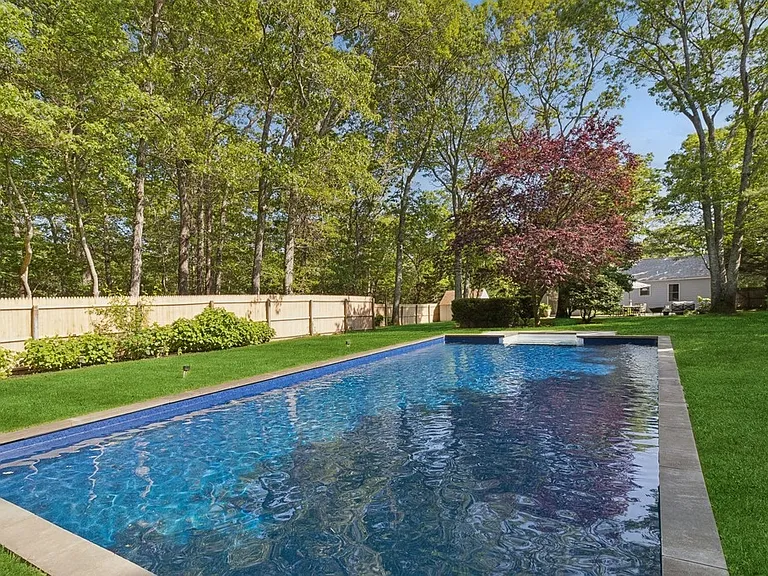 7 Squaw Rd — Photo 1