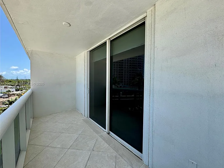 10275 Collins Ave #318 — Photo 27