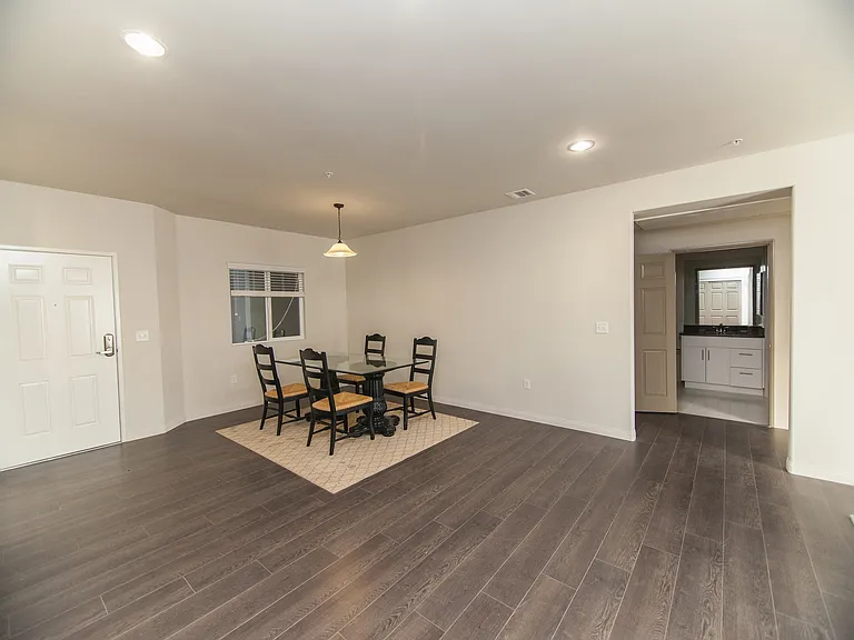 Sherman Oaks Place — Photo 41