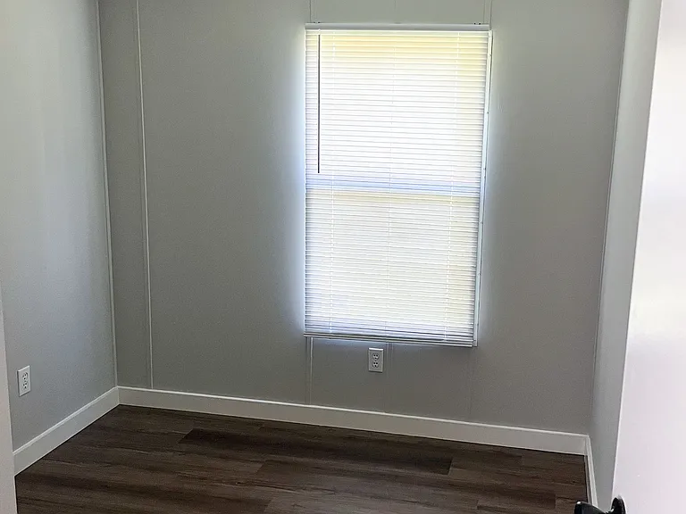 1518 Lee County Rd #270-33 — Photo 2