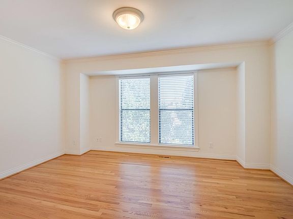 5th image of 4000 Oak St APT 28