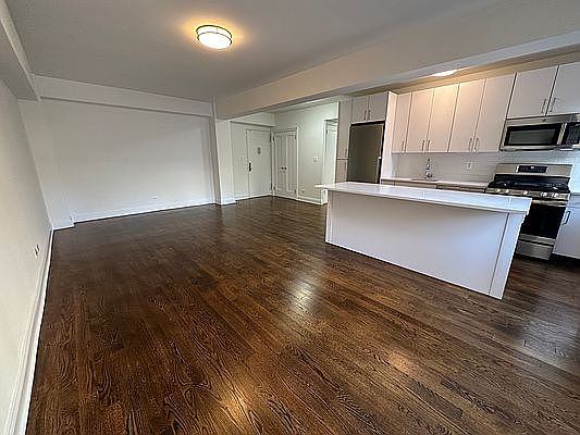 3rd image of 157 E 57th St APT 16E