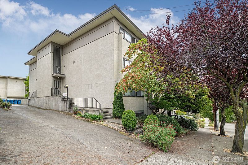 3rd image of 914 6th Avenue N #201
