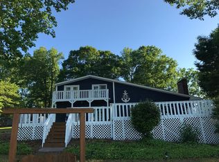 189 Dickson Cove Rd, Campobello, SC 29322