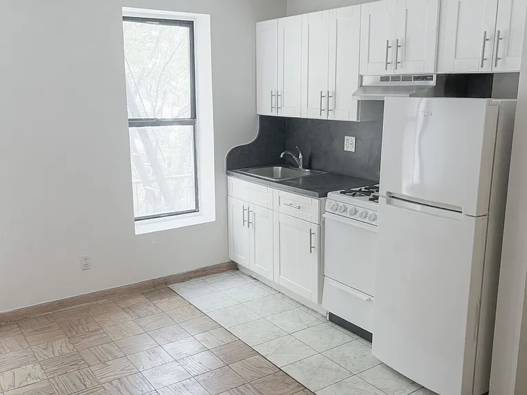 548 W 50th St #4RE — Photo 3