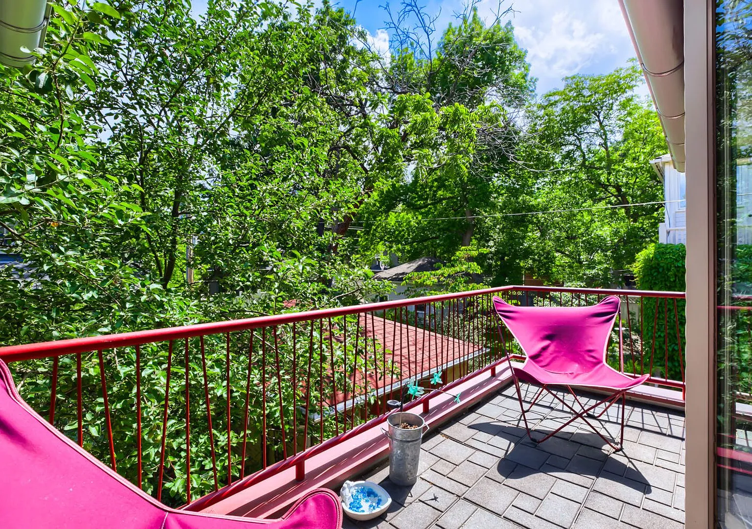 Charming Downtown Oasis | Steps to Pearl Street — Photo 4