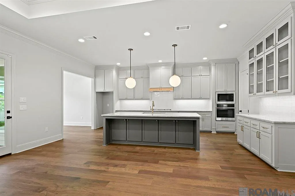 4 bed, 2867 sqft, $4,750 — Photo 4