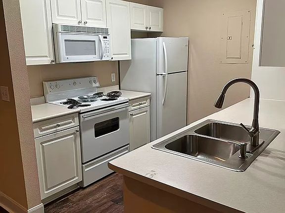 5th image of 11614 Tomahawk Creek Pkwy APT L