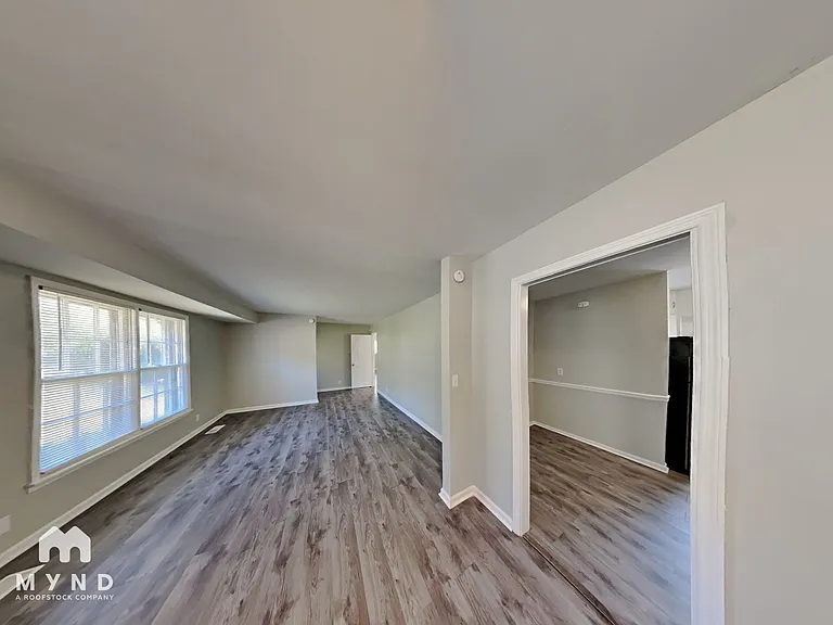 6220 Leslie Dr — Photo 6
