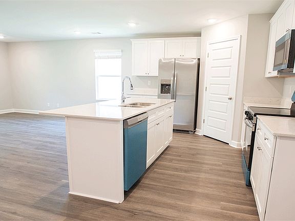 3rd image of 688 Asheton Dr