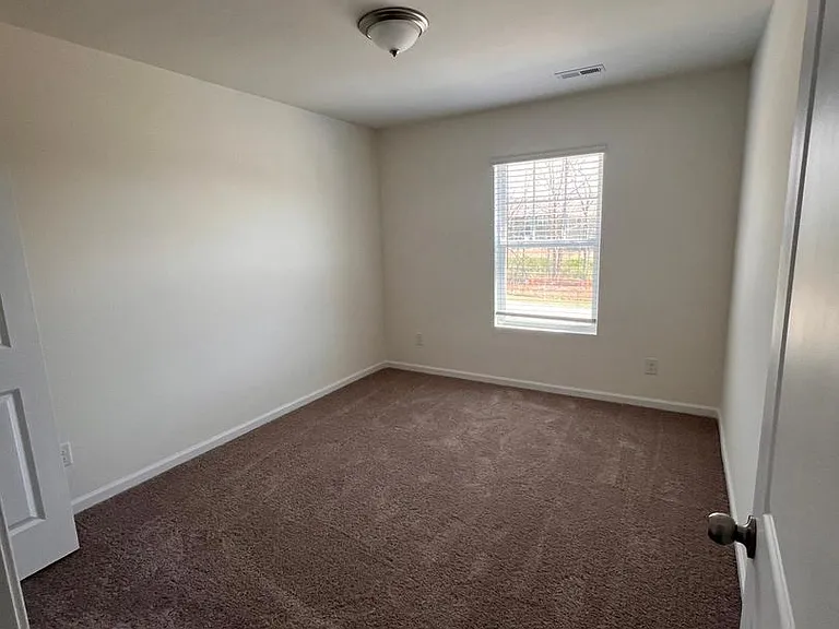 2833 Aubrey St — Photo 17