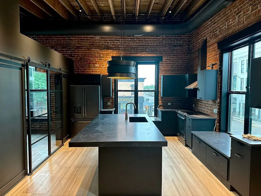 2 bed, 1000 sqft, $1,900 — Photo 2