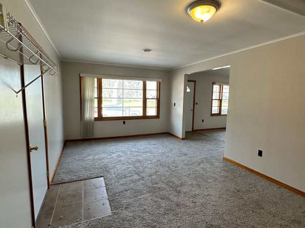 1323 Hoyt St, Beatrice, NE 68310