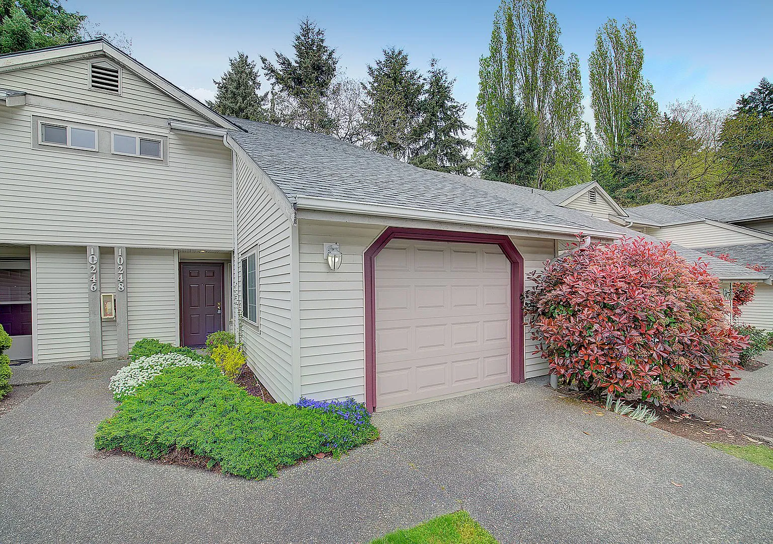 2bd/2.5ba Kirkland Townhome — Photo 1