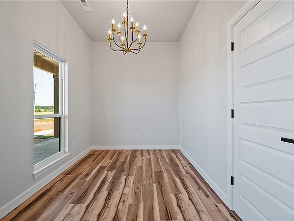 4th image of 218 Windflower Ln