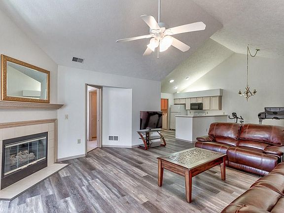 5th image of 1930 Whippoorwill Ln