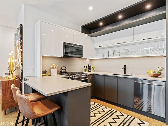 4th image of 831 N Fairfield Ave #1