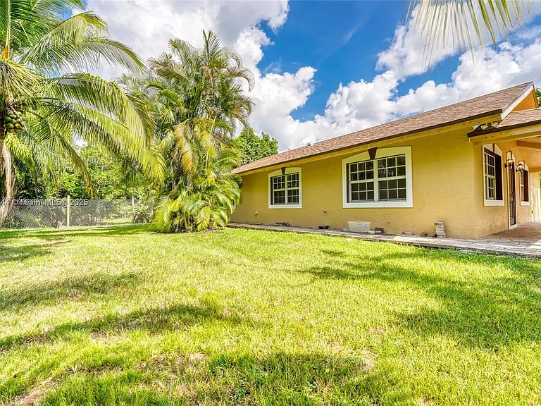 5130 SW 208th Ln #5130 — Photo 2