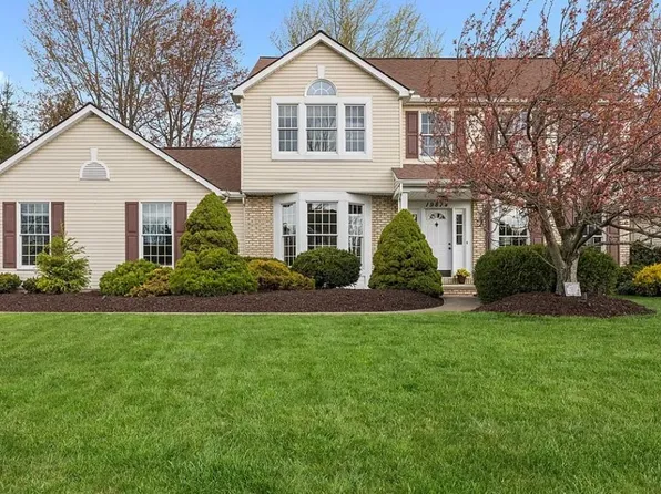 19874 Echo Dr, Strongsville, OH 44136