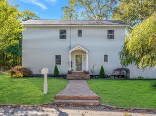 228 Blue Point Rd, Farmingville, NY 11738