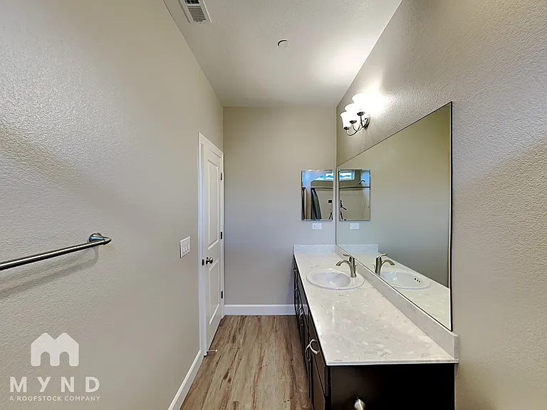 1805 Dark Horse Rd #A — Photo 23