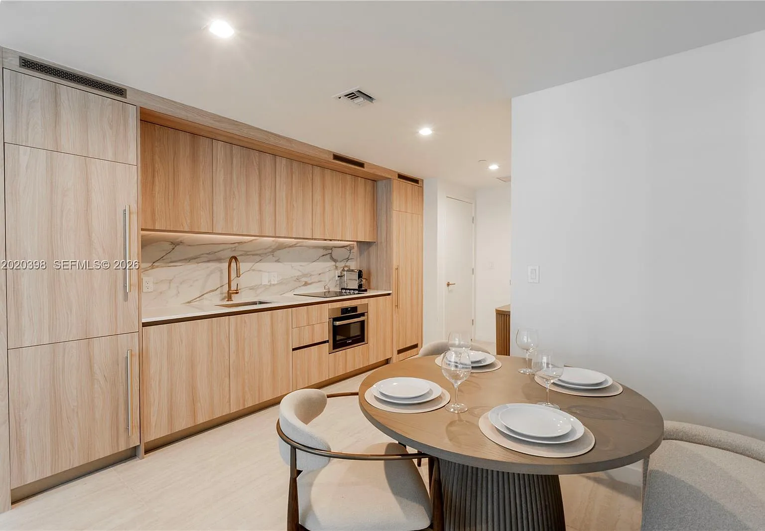 1 bed, 1.0 bath, 862 sqft, $5,250 — Photo 4