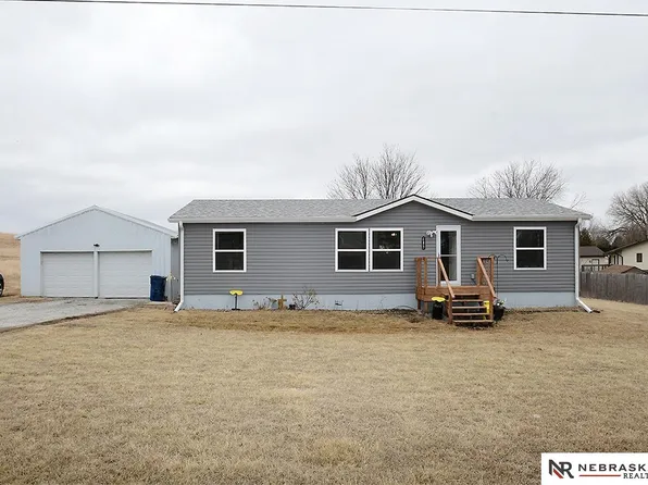 613 E 2nd St, Valparaiso, NE 68065