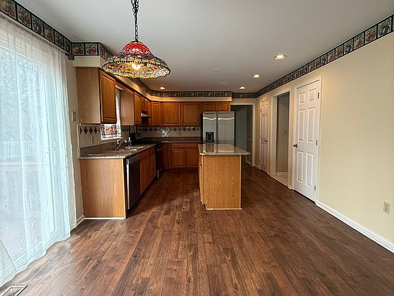 4th image of 28 Willow Way Dr