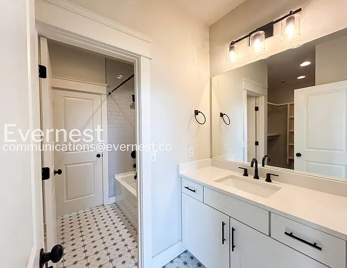 520 Moore Ave — Photo 22