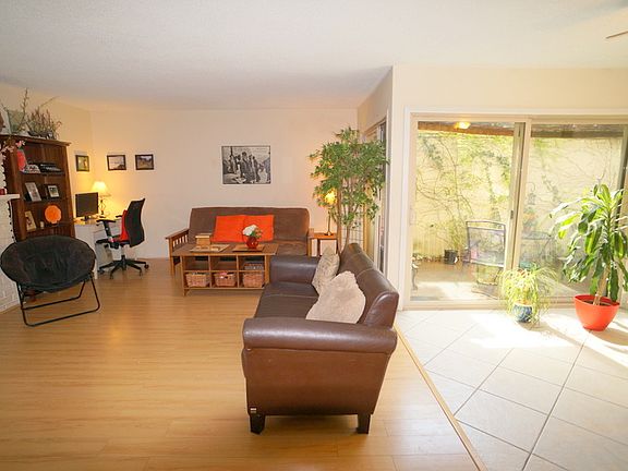 5th image of 1025 W Huntington Dr Unit L