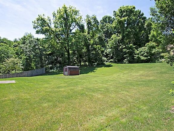 4th image of 111 Peppertree Dr