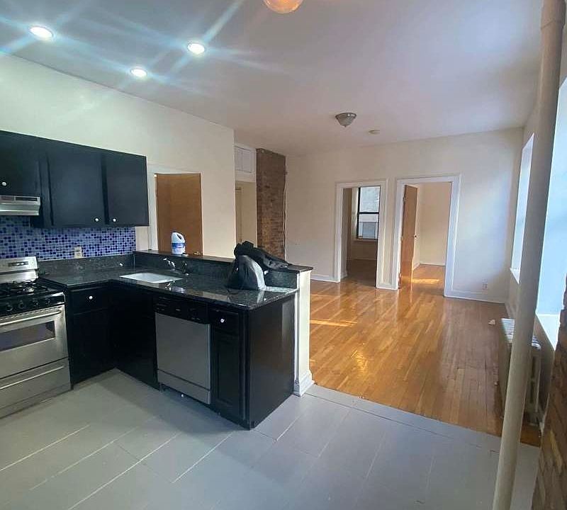 1st image of 132 Saint Marks Pl APT 2