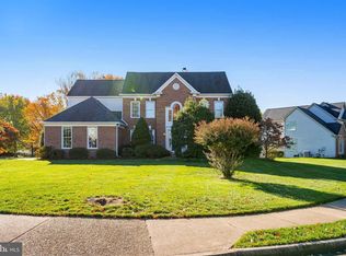 8387 Crosslake Dr, Fairfax Station, VA 22039