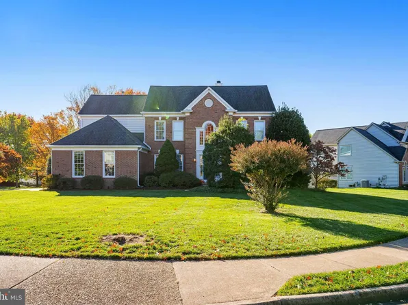 8387 Crosslake Dr, Fairfax Station, VA 22039