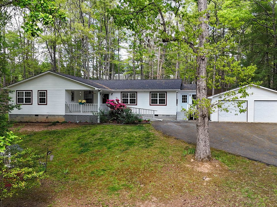 1st image of 104 Country Corners Rd