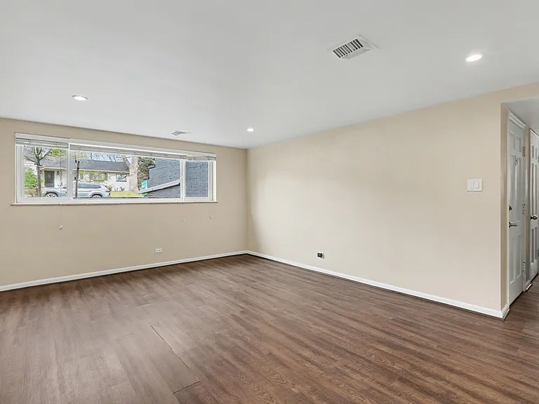 900 S Harrison St — Photo 6