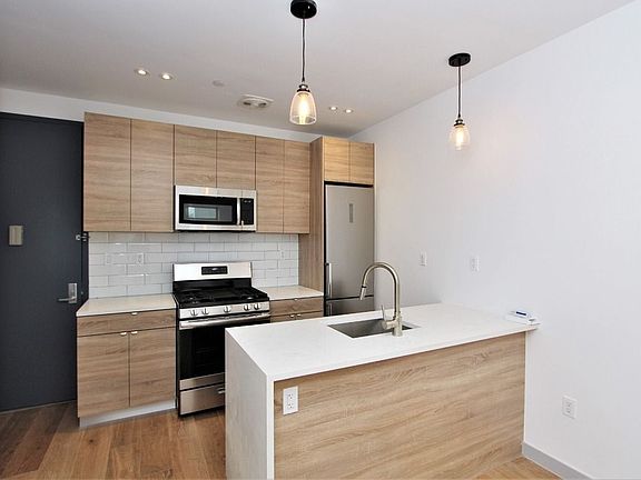 5th image of 802 Sterling Pl #4F