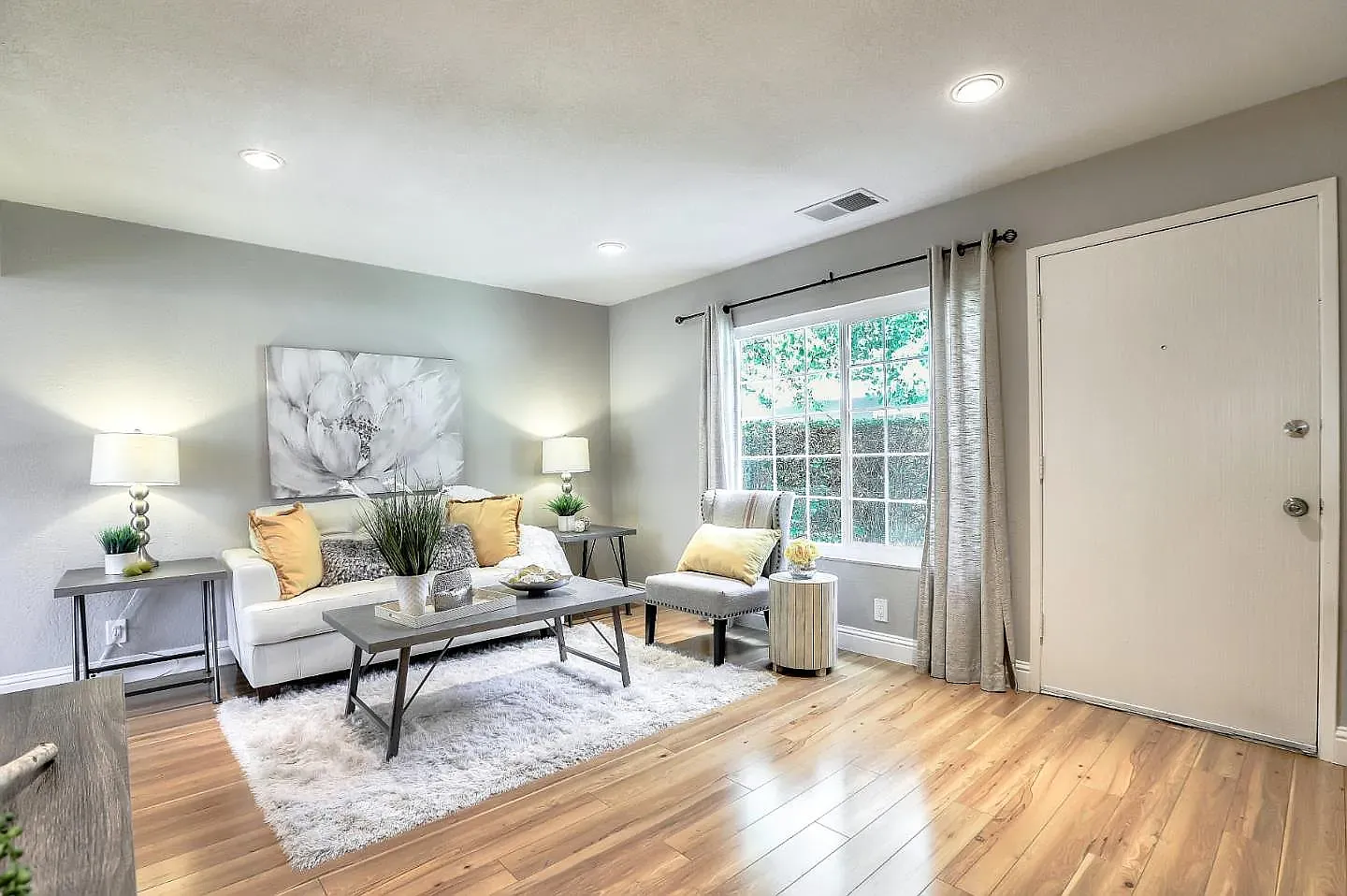 2 bed, 950 sqft, $3,250 — Photo 2