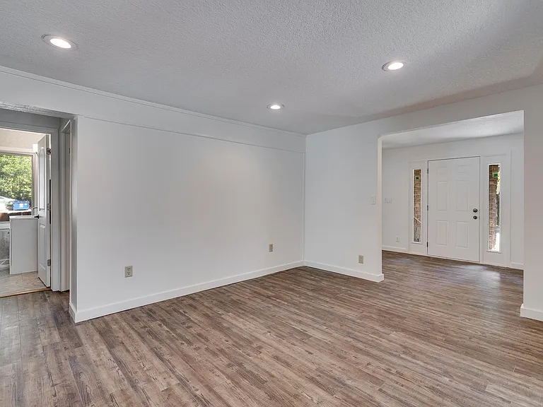 2422 Howard St NE #1 — Photo 5