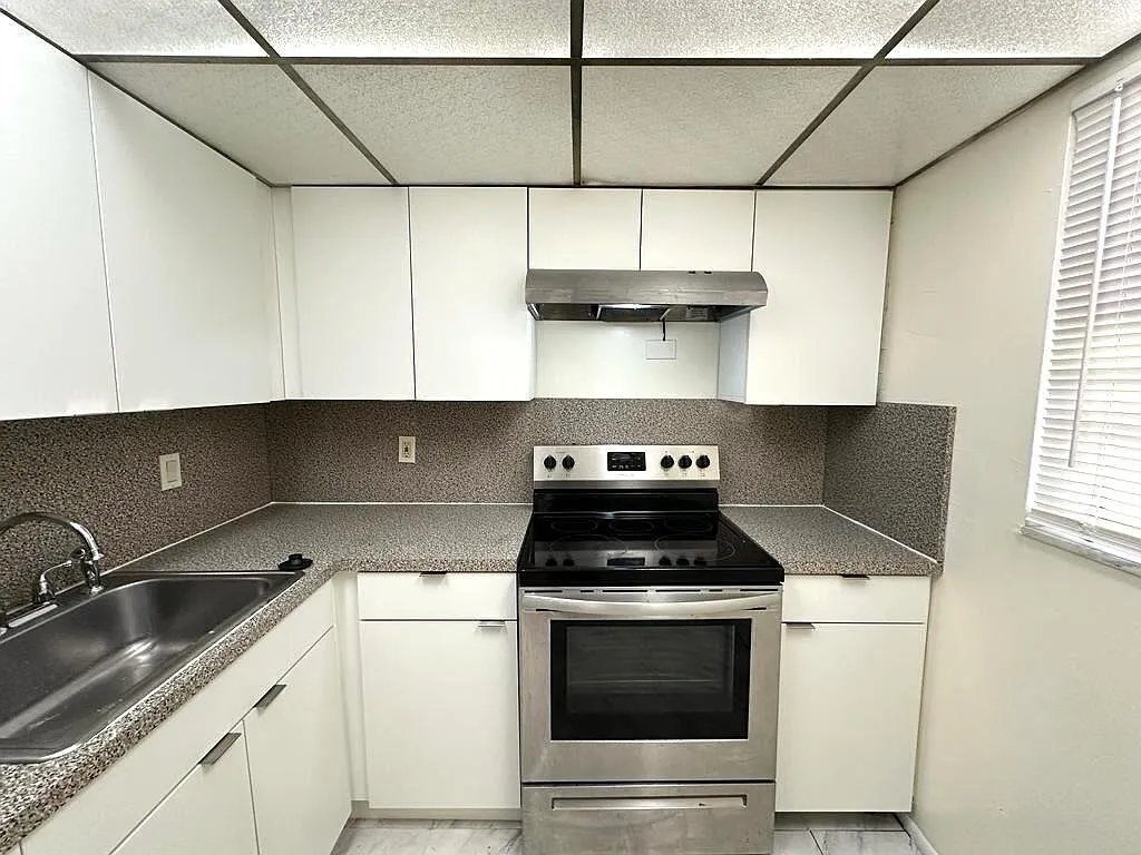 Building Photo - 15600 NW 7th Ave #516