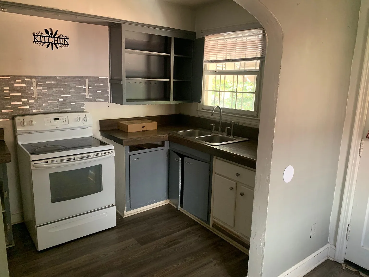 2 bed, 1.0 bath, 832 sqft, $900 — Photo 4