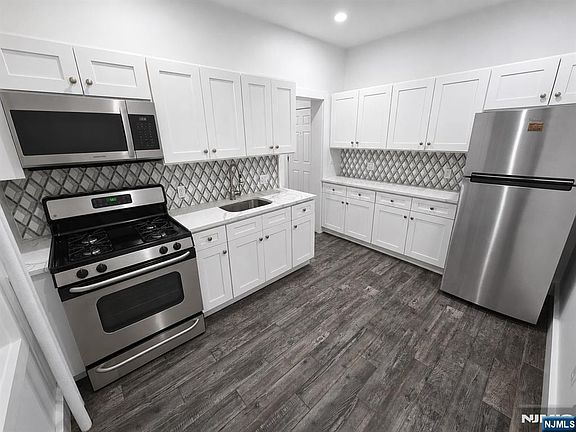 5th image of 321 79th St APT 6