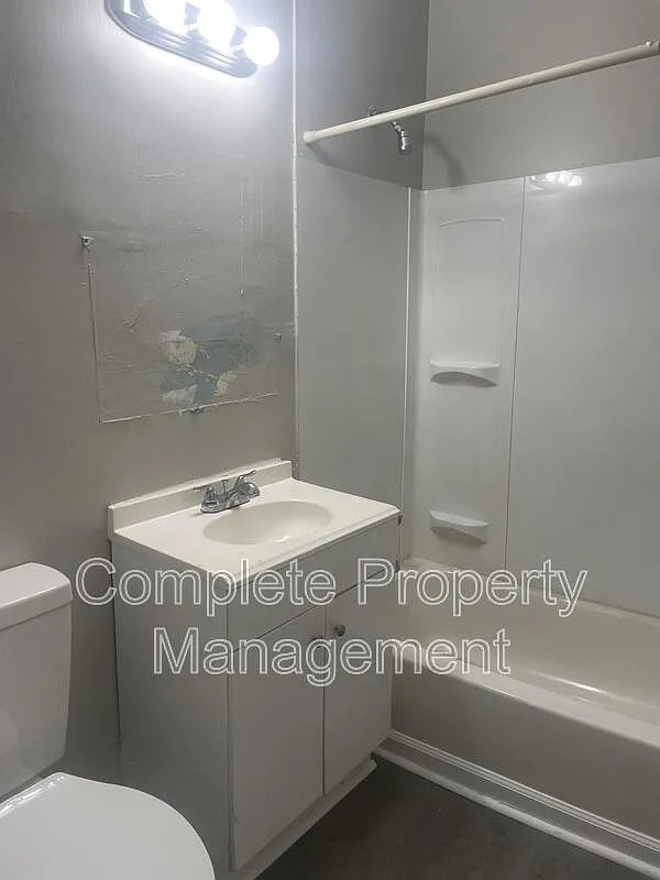 3 bed, 1.0 bath, 1146 sqft, $1,175 — Photo 3