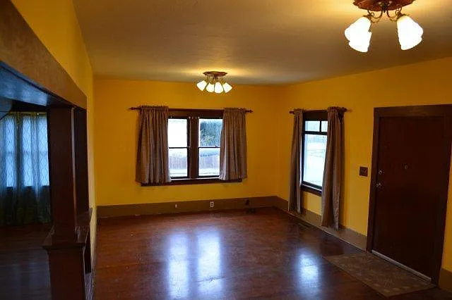 135 W Grant St — Photo 11