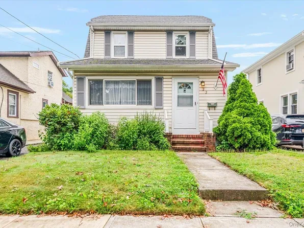 22 Pansy Avenue, Floral Park, NY 11001