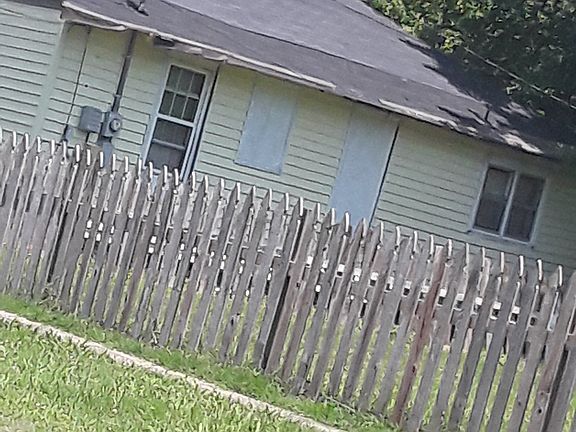 3rd image of 905 N Marion St